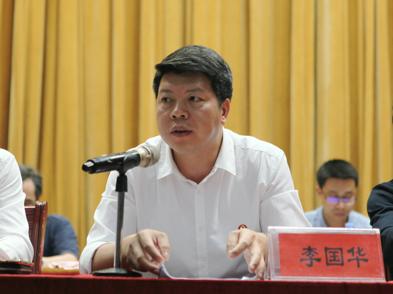 我校举行一届二次教职工代表大会