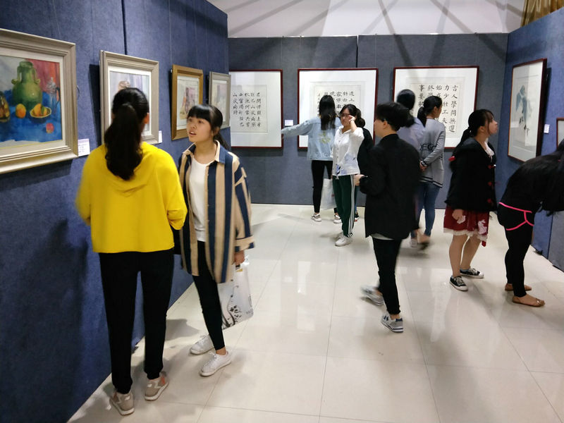 专艺术系举办2018届毕业创作暨美术课堂教学成果汇报展