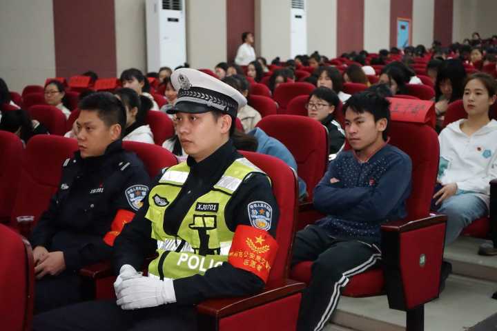 艺术系举办交通安全知识讲座