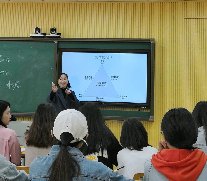 初等教育系举行青年教师教学比武