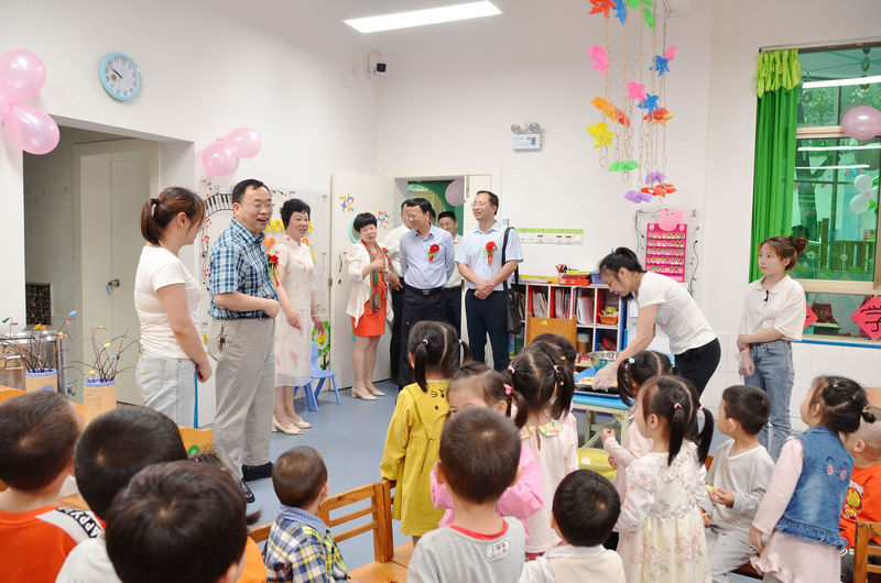 我校举行附属幼儿园挂牌仪式