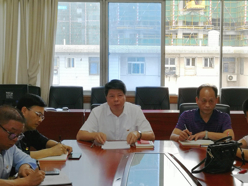 党委副书记李国华上党课