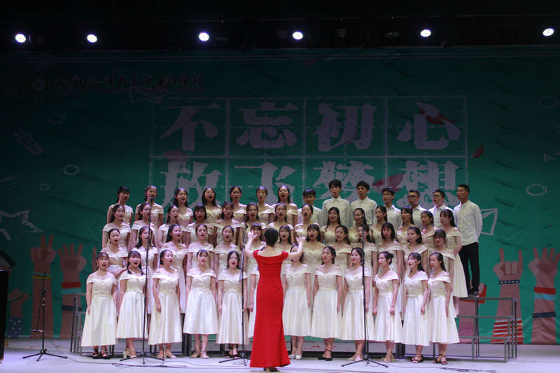 初等教育系举办2019届毕业晚会