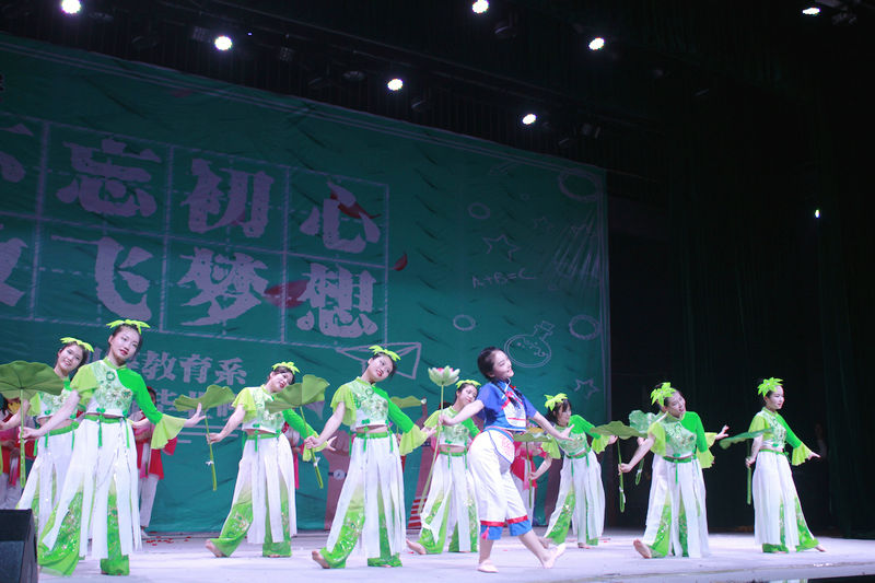 初等教育系举办2019届毕业晚会