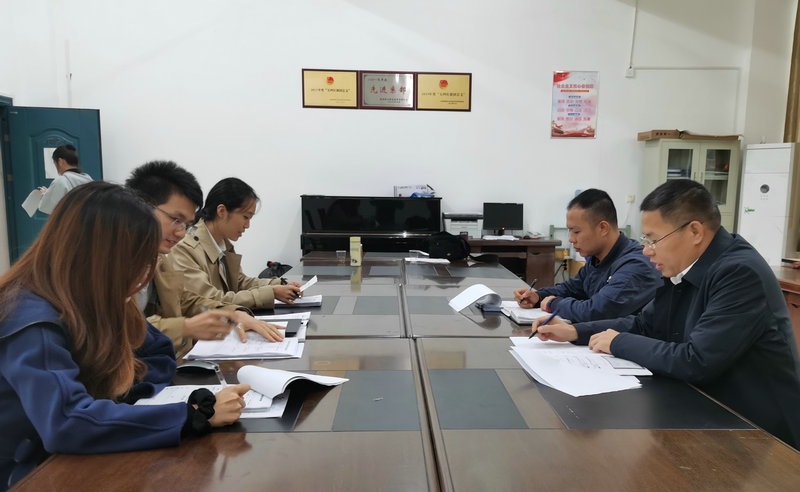 艺术设计学院召开学生管理工作案例研讨会_副本.jpg