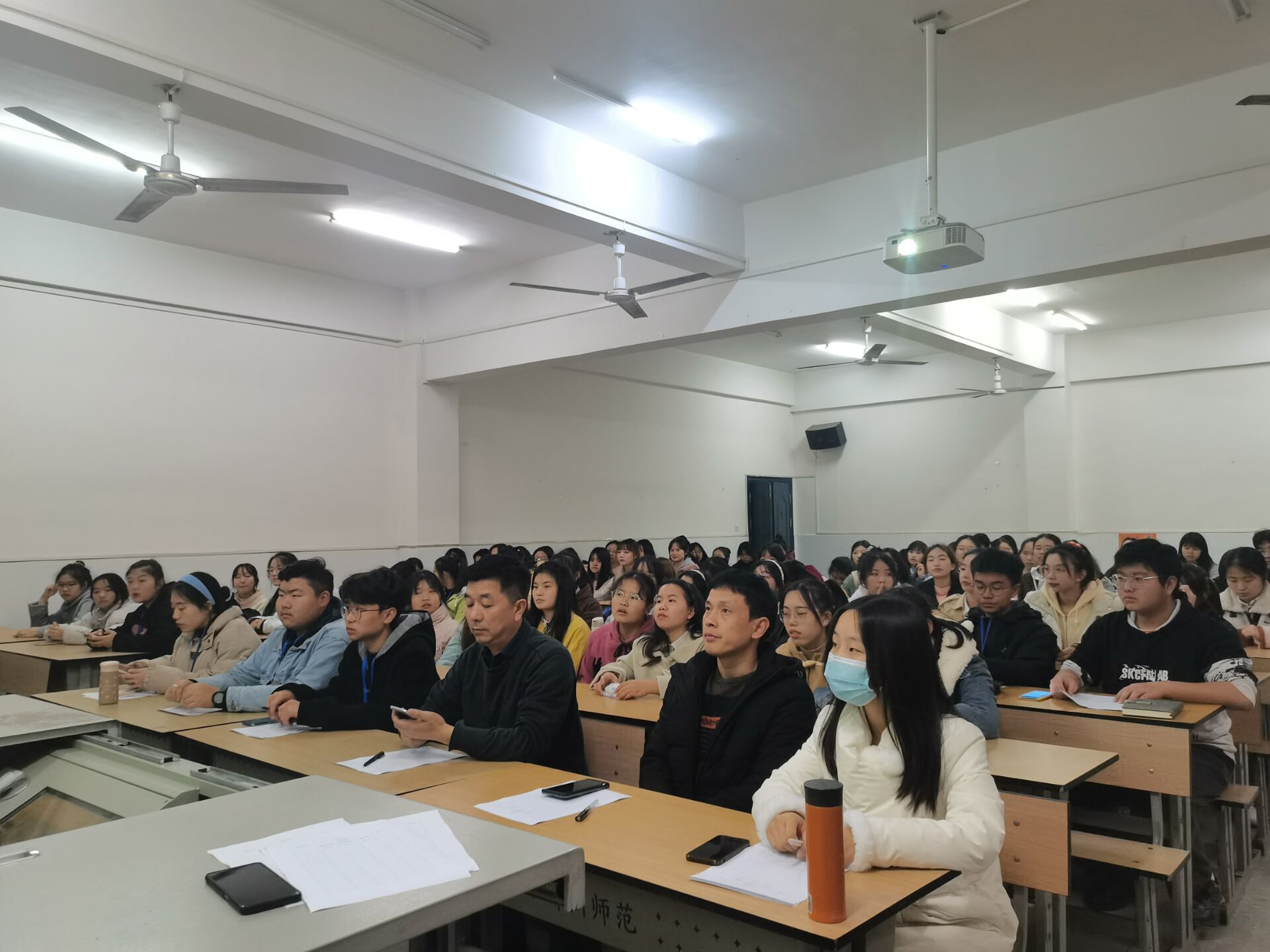 学前教育学院宿舍装饰大赛全景1.jpg