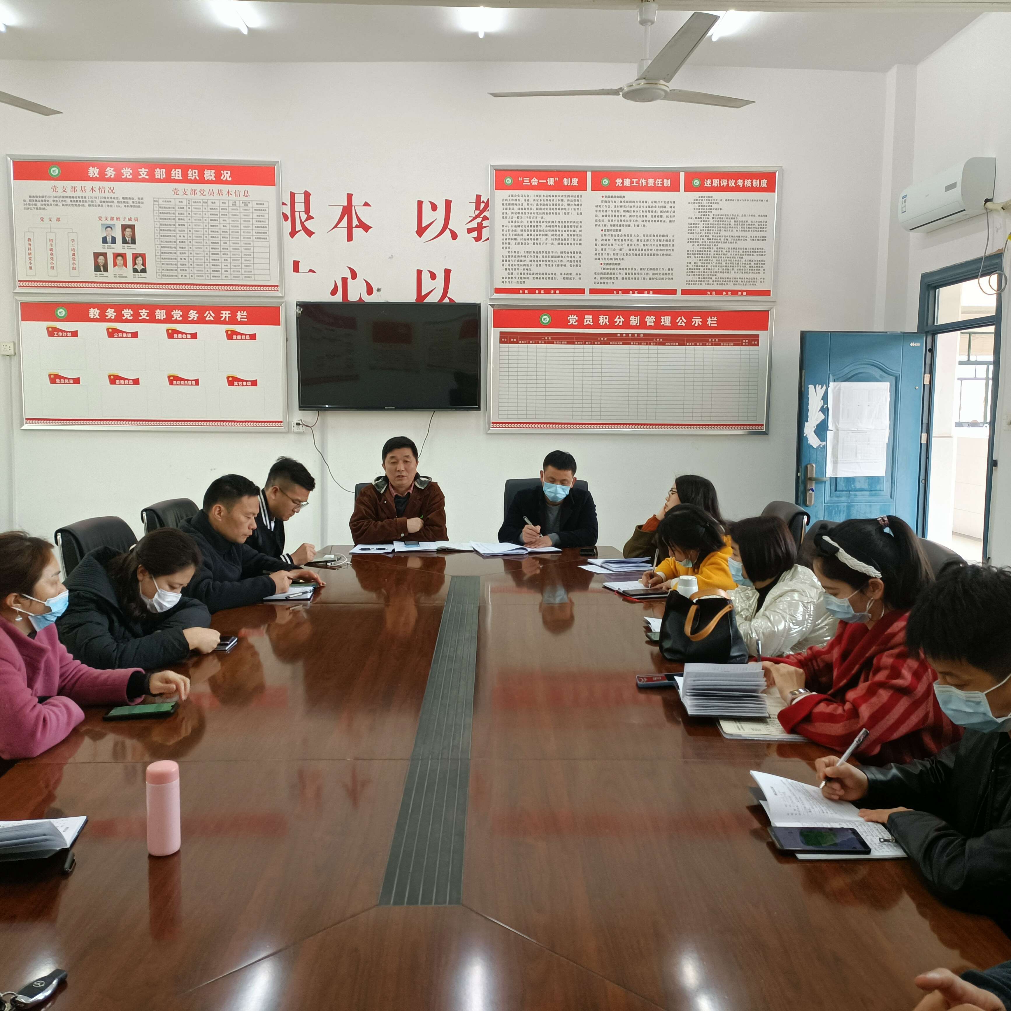 学前教育学院召开疫情防控专题工作会议.jpg