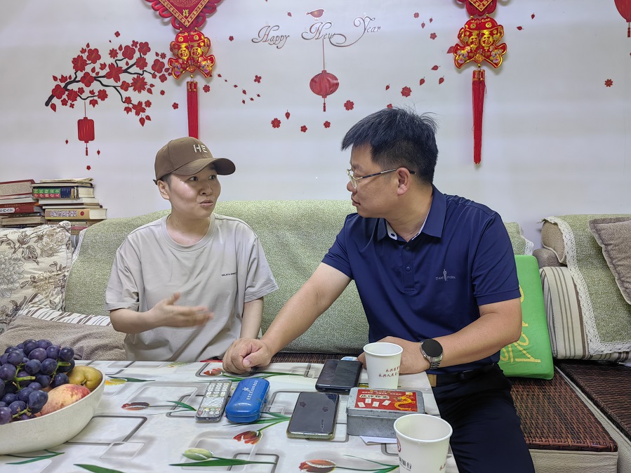 雷书记慰问.jpg