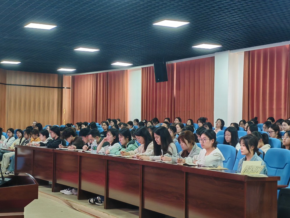 图3 学员听课.jpg