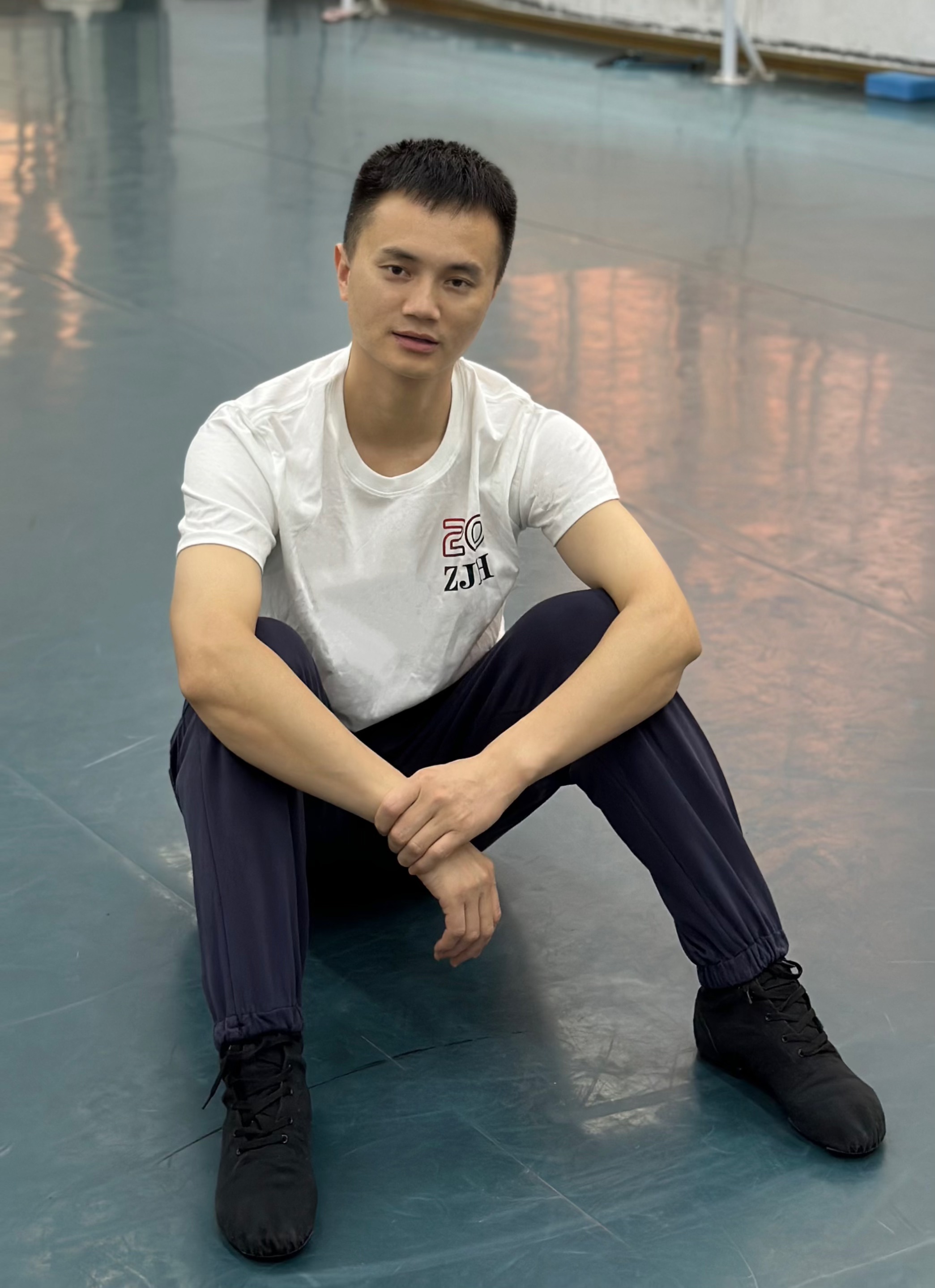 数媒艺术学院-周建华.png